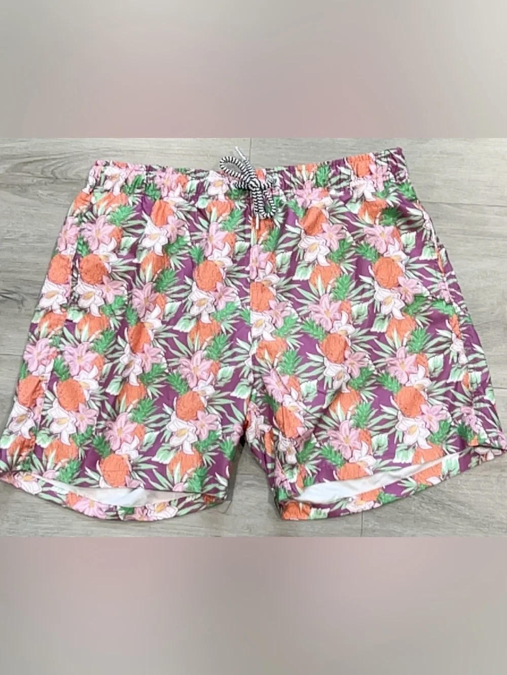 Boardies Apparel Mens Large NWT Purple Floral Pineapple Swim Trunks Shorts Lined